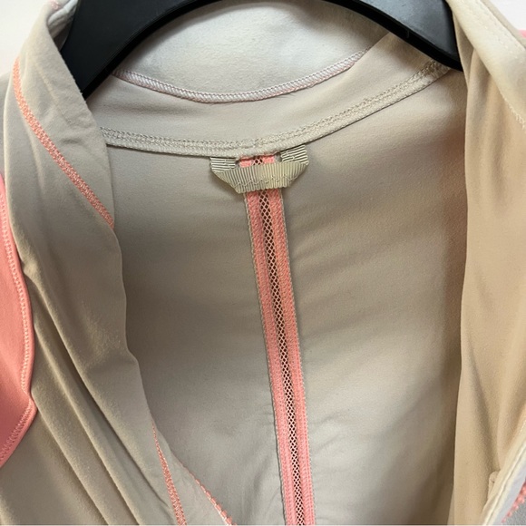 Lululemon Beach Runner Jacket Dune Bleached Coral White Workout Size 12 - Picture 7 of 12